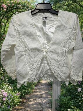 Lá Rea collection vintage White Linen Cropped Jacket size small